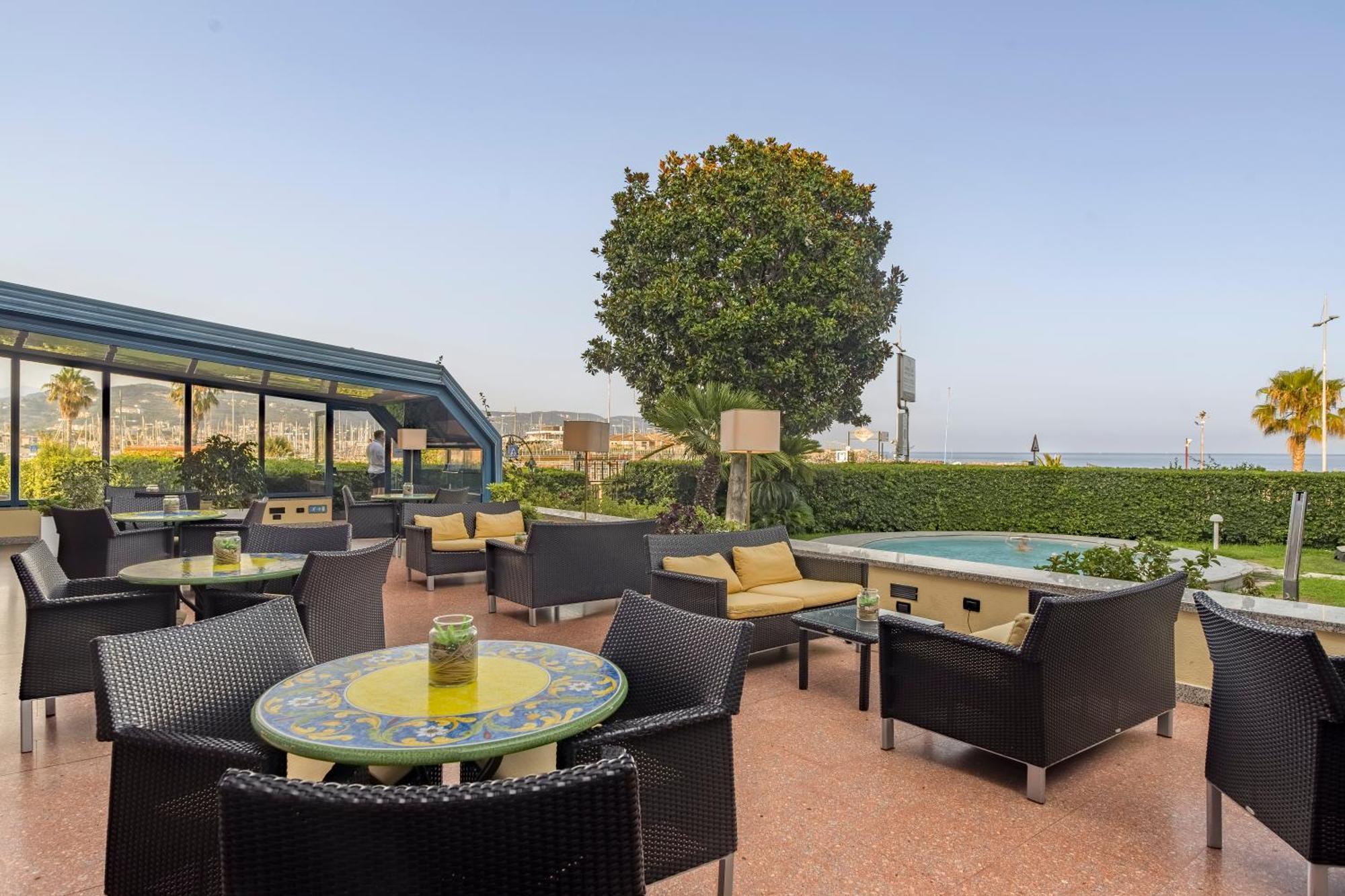 Hotel Garden Lido Loano Exterior photo